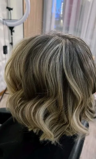 Balayage bob kort hår Skellefteå – varma naturliga toner med mjuk rörelse hos Hårakuten frisörsalong