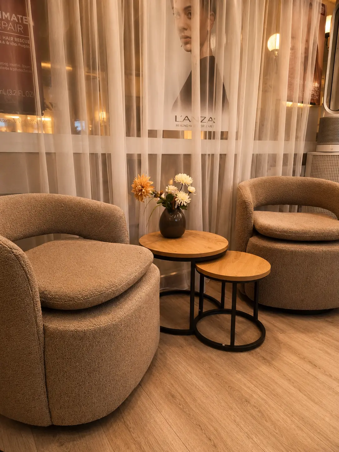 Hårakuten frisörsalong Skellefteå – lugn och välkomnande miljö med L'ANZA produkter